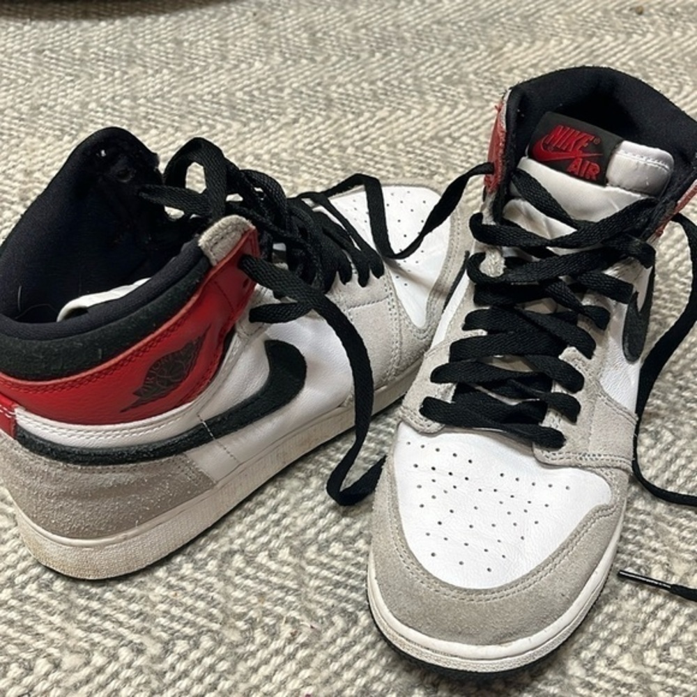Nike Air Jordan 1 Retro High youth size 6 light smoke gray